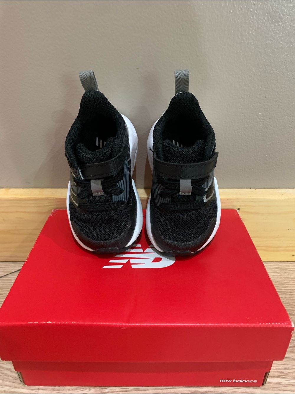 LIKE NEW New Balance baby Black and White Velcro Athletic Sneakers